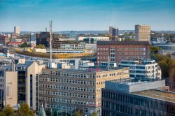 Veduta dall'alto del centro cittadino di Dortmund con il grattacielo della Telekom (Germania) - © geogif / Shutterstock.com