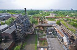 Veduta dall'alto del famoso Landschaftpark Duisburg Nord nella regione della Ruhr, Germania.
