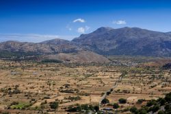 Veduta dall'alto del plateau di Lassithi a Creta, Grecia: questo altopiano è una delle zone più belle dell'isola greca.
