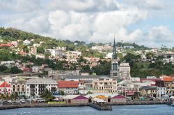 Veduta del centro città di Fort-de-France, isola di Martinica. Siamo in una delle destinazioni turistiche più popolari dei Caraibi soprattutto nei mesi invernali - © Claude ...