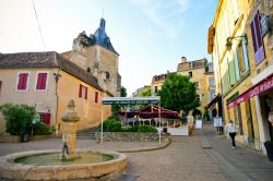 Veduta del centro storico di Bergerac, cittadina sulle sponde dle fiume Dordogna, celebre per i suoi vigneti (Francia) - © Nadiia Gerbish / Shutterstock.com