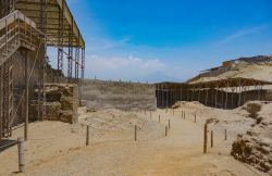 Veduta del complesso archeologico di Huaca de la Luna, provincia La Libertad (Perù). E' formato da tre piattaforme principali ognuna con una funzione diversa - © marktucan / ...