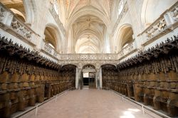 Veduta del coro ligneo nella chiesa di Brou, Bourg-en-Bresse, Francia.
