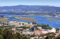 Veduta del fiume Lima a Viana do Castelo, Portogallo.
