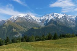Veduta del Monte Bianco dal Piano della Croce vicino a Les Contamines-Montjoie, Alta Savoia (Francia).
