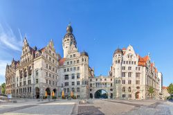 Veduta del Neues Rathaus da Burgplatz a Lipsia, Germania. A spiccare è soprattutto la bella torre, punto di riferimento della città.

