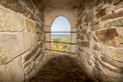 Veduta del paesaggio di Posada, Sardegna, da un'apertura lungo le mura della fortezza - © Aurelien CHARRIER / Shutterstock.com