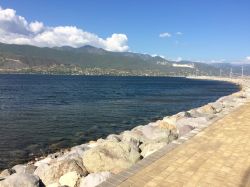 Veduta del Palisadoes a Kingston, Giamaica. Questo termine di probabile origine portoghese indica il sottile strato di sabbia a protezione naturale del porto cittadino.
