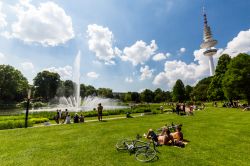 Veduta del Planten un Blomen Park a Amburgo, Germania. Questo giardino botanico si trova lungo la Peterburger Strasse e si estende per 47 ettari nei pressi delle antiche fortificazioni cittadine ...