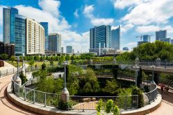 Veduta del ponte pedonale su Lamar Street a Austin, Texas (USA). E' uno dei luoghi più popolari sul fiume Colorado - © Fotoluminate LLC / Shutterstock.com