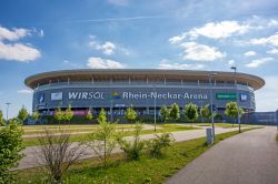 Veduta del Rhein-Neckar Arena di Sinsheim, Germania. Ha una capacità di 30.164 posti a sedere - © aldorado / Shutterstock.com