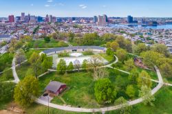 Veduta del Riverside Park a Baltimora, Maryland, Stati Uniti d'America. Questo bel parco pubblico si estende per oltre 6 ettari e si trova nel cuore del quartiere di Riverside da cui ha ...