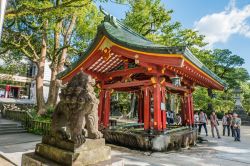 Una veduta del santuario di Dazaifu a Fukuoka, Giappone. A rendere celebre questo luogo di culto sono anche i pruni: ve ne sono circa 6 mila - © Phurinee Chinakathum / Shutterstock.com