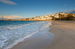 Veduta del villaggio di Stavros dalla spiaggia, isola di Donoussa, Grecia.

