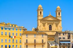 Veduta della cattedrale di Bastia, Corsica. Costruita fra il 1636  e il 1666 al posto di un'antica cappella, rappresenta l'edificio religioso più vasto della Corsica. I due ...