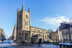 Veduta della chiesa di San Giovanni Battista in Grainger Street, Newcastle upon Tyne, Inghilterra. Questa tradizionale chiesa in stile gotico fu probabilmente edificata dai normanni nel 1130 ...