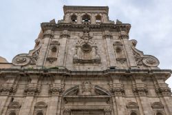 Veduta della chiesa di Spirito Santo nella vecchia Siracusa, Sicilia. Edificata durante la dominazione spagnola della città, fu costruita nel 1727 dall'architetto Pompeo Picherali.
 ...