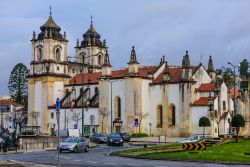 Veduta della chiesa e del convento di Saint Augustine a Leiria (Portogallo) - © RAndrei / Shutterstock.com