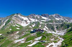 Veduta della cima del monte Nebelhorn nei pressi di Oberstdorf, Baviera, Germania. Questa montagna fa parte delle Alpi dell'Algovia e raggiunge l'altezza di 2224 metri.
