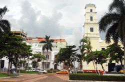 Veduta della cittadina di Veracruz, Messico, in una giornata nuvolosa.
