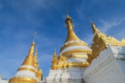 Veduta della pagoda in sitle Myanmar di Wat Chong Klang a Mae Hong Son, Thailandia.

