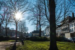 Veduta della storica cittadina di Middelburg, Olanda, con le sue tipiche case del XVIII° secolo.

