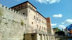 Veduta delle mura medievali di Vitoria Gasteiz, Spagna. Circondata dalle mura di difesa dell'XI° secolo, prima che il re Sancho costruisse la nuova città, Vitoria Gasteiz è ...