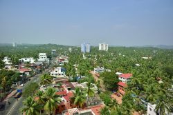 Veduta di Ambalamukku, Trivandrum, dalla cima dell'Hotel Windsor Rajadhani, Kerala, India. La capitale del paese è immersa nel verde - © AjayTvm / Shutterstock.com