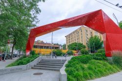 Veduta di Hing Hay Park con il padiglione a Seattle, Washington (USA). Questo parco pubblico si trova nel distretto internazionale di Chinatown - © ARTYOORAN / Shutterstock.com