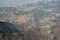 Veduta di Pimonte, siamo nella provincia di Salerno, nei pressi della Costiera Amalfitana - © Mentnafunangann, CC BY-SA 4.0, Wikipedia