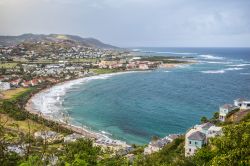 Veduta di St. Kitts and Nevis da Timothy Hill, Indie Occidentali. Da quest'altura si può ammirare un panorama mozzafiato sulle due isole dell'arcipelago delle Piccole Antille.





 ...