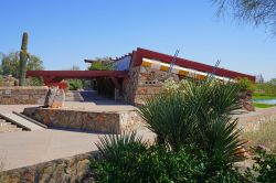 Veduta di Taliesin West, la casa invernale nel deserto di Scottsdale (USA). Appartiene al famoso architetto Frank Lloyd Wright - © EQRoy / Shutterstock.com