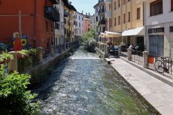 Veduta di un canale di Udine con locali e abitazioni, Friuli Venezia Giulia - © Denis.Vostrikov / Shutterstock.com