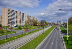 Veduta di una nuova arteria viaria costruita nel XX° secolo nel centro di Lodz, Polonia - © Mariola Anna S / Shutterstock.com
