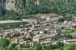 Veduta estiva di Morgex, graziosa località della Valle d'Aosta, Italia. Un panorama dall'alto sulle case di questo piccolo borgo dove natura, gastronomia e tradizioni ne sono ...