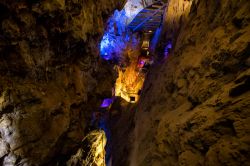 Veduta interna della miniera El Eden a Zacatecas, Messico. Oggi oltre ad essere un museo questa miniera ospita anche una discoteca sotterranea (unica al mondo) in fondo ai suoi  tunnel
 - ...