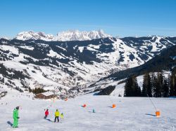 Veduta invernale del comprensorio di Saalbach Hinterglemm nei pressi del villaggio di Leogang, Tirolo, Austria.
