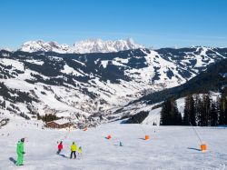 Veduta invernale del comprensorio di Saalbach Hinterglemm nei pressi del villaggio di Leogang, Tirolo, Austria.
