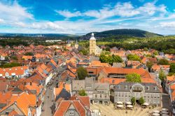 Veduta panoramica aerea della città di Goslar in estate, Germania.

