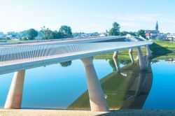 Veduta panoramica dal fiume Lentse Waranda a Nijmegen, Olanda, in estate - © Daniel Doorakkers / Shutterstock.com