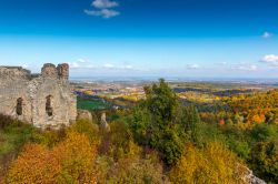 Veduta panoramica dalle rovine della fortezza di Ruzica, vicino alla città di Orahovica, Croazia.


