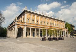 Veduta panoramica del teatro Valli a Reggio Emilia, Emilia Romagna.  - © peter jeffreys / Shutterstock.com