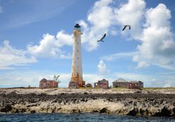 Veduta panoramica del vecchio faro di Bimini, arcipelago delle Bahamas.
