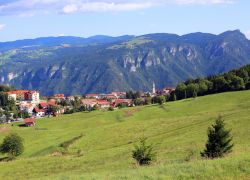 Veduta panoramica del villaggio di Tonezza del Cimone, Vicenza, Veneto.
