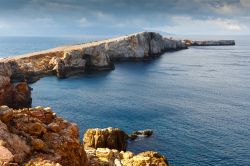 Veduta panoramica della costa nord dell'isola di Donoussa, Grecia. Siamo nelle Piccole Cicladi.
