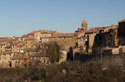 Veduta panoramica di Città della Pieve, provincia di Perugia, Umbria. Situata su un colle a circa 508 metri di altezza sul livello del mare, questa cittadina domina la Val di Chiana.

 ...