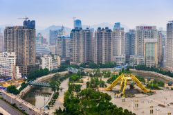 Veduta panoramica di Piazza della Gente nel centro di Guiyang, Cina - © Sean Pavone / Shutterstock.com