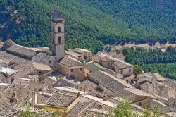 Veduta panoramica su Sant'Agata di Puglia, Italia. Santaheta in dialetto locale, conserva tutt'oggi la doppia cinta muraria con la più antica che racchiude il castello di epoca ...