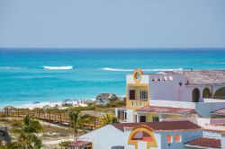 Veduta su un hotel a Cayo Largo, Cuba. Una bella immagine dall'alto di uno degli alberghi dell'isola.



