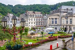 Veduta sui Giardini del Casinò di Spa, Belgio. Costruito nel 1763, questo casinò è il più vecchio del mondo. Sorge in rue Royale 4 - © Stanislava Karagyozova ...